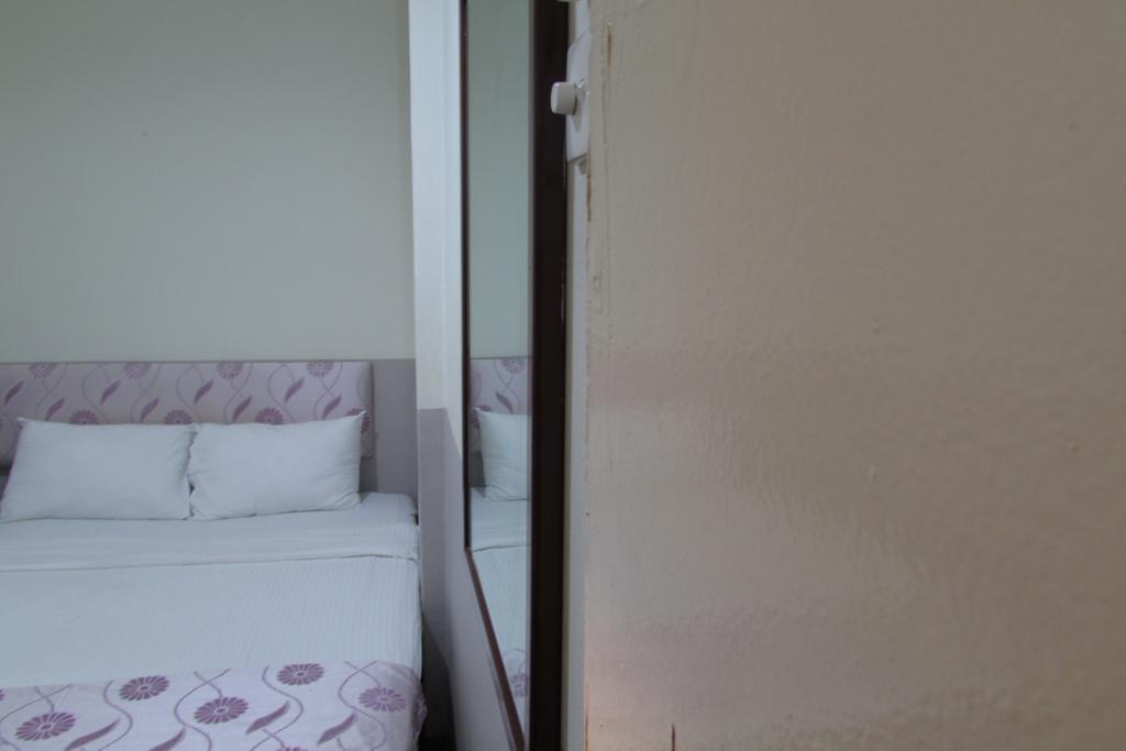 Meriton Hotel Singapur Oda fotoğraf